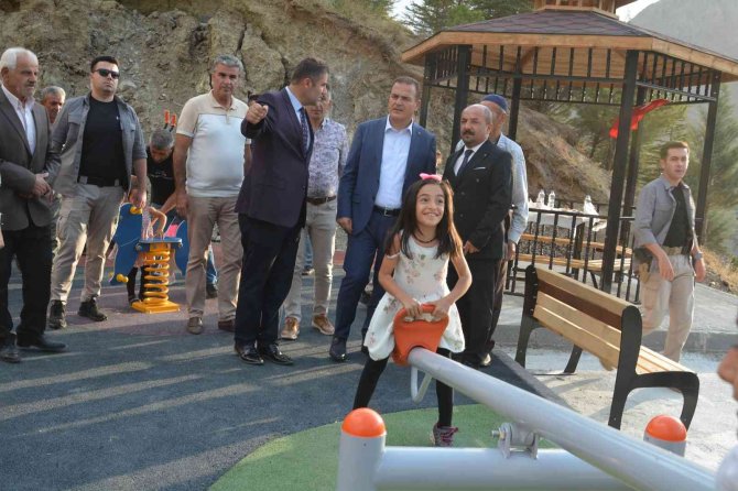 Vali Akbıyık, Çocuk Oyun Parkı Açılışını Yaptı