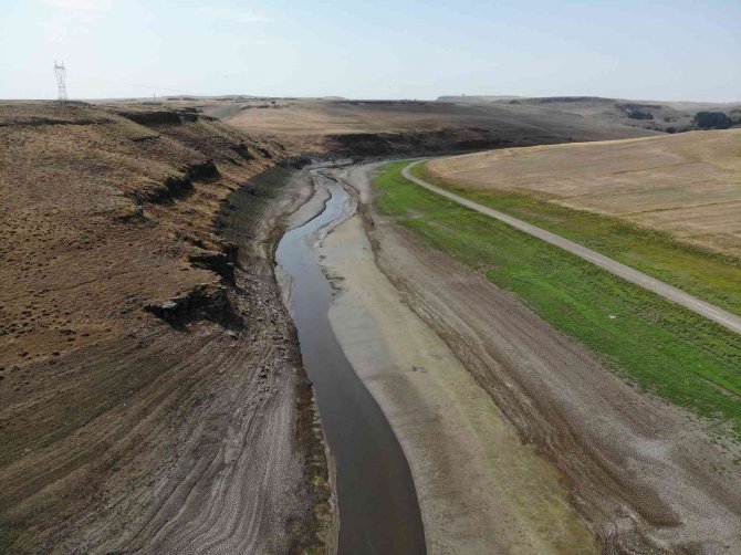 Kars’ta Baraj Gölü Kurudu