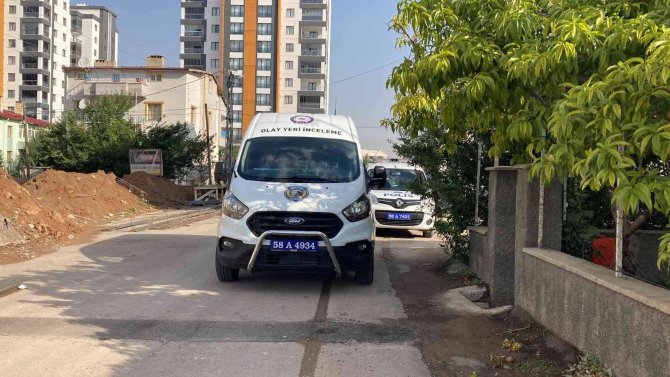 İ̇nşaattan Düşen İşçi Hayatını Kaybetti