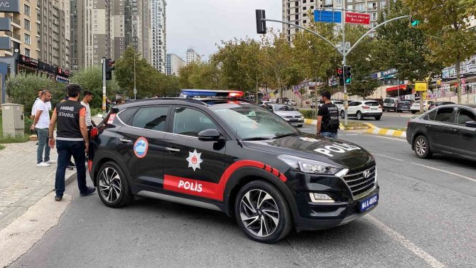 İ̇stanbul’da Polisten Narkotik Dar Alan Uygulaması