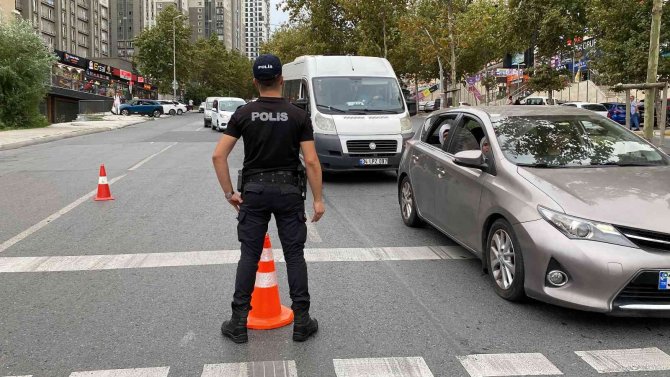 İ̇stanbul’da Polisten Narkotik Dar Alan Uygulaması