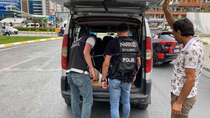 İ̇stanbul’da Polisten Narkotik Dar Alan Uygulaması