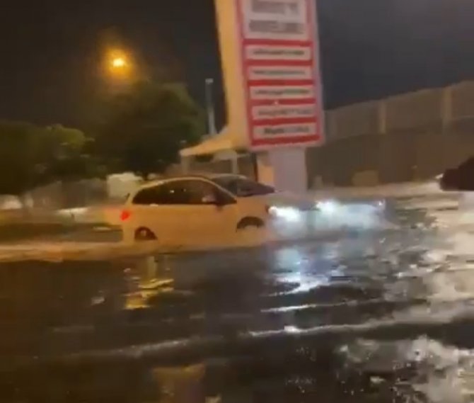 Edirne’de Şiddetli Yağmur, Yollar Nehir Oldu Aktı