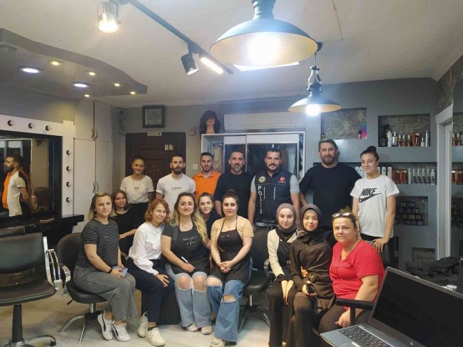 Narkotik Ekiplerinden 290 Vatandaşa “En İ̇yi Narkotik Polisi Anne” Eğitimi