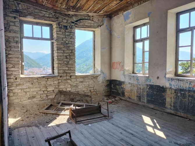 135 Yıllık Tarihi Okul Restore Edilecek