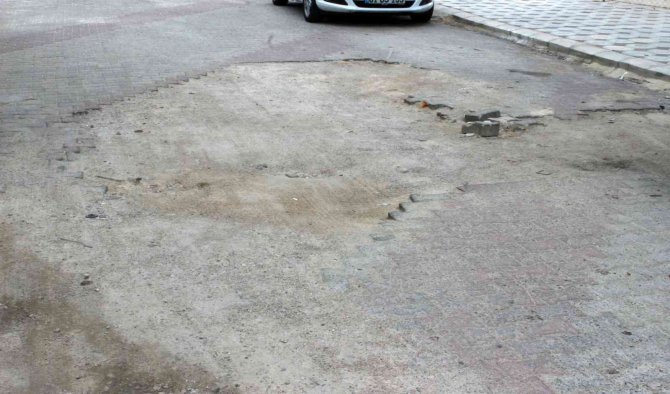 Kırklareliler Bozuk Yollardan Şikayetçi