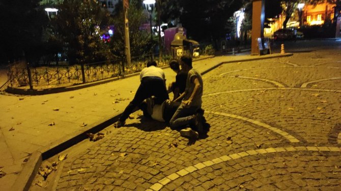 Genç Kadını Darp Ettiği İddia Edilen Şahsı Esnaf Yaka Paça Yakaladı