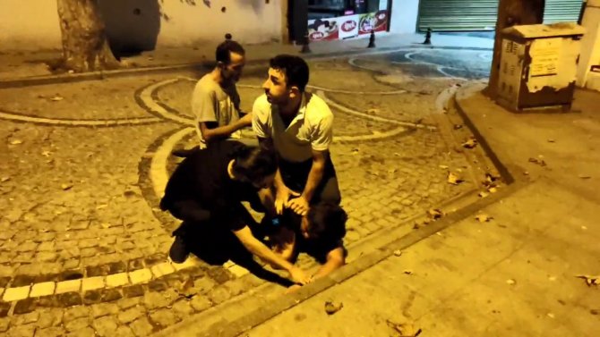 Genç Kadını Darp Ettiği İddia Edilen Şahsı Esnaf Yaka Paça Yakaladı