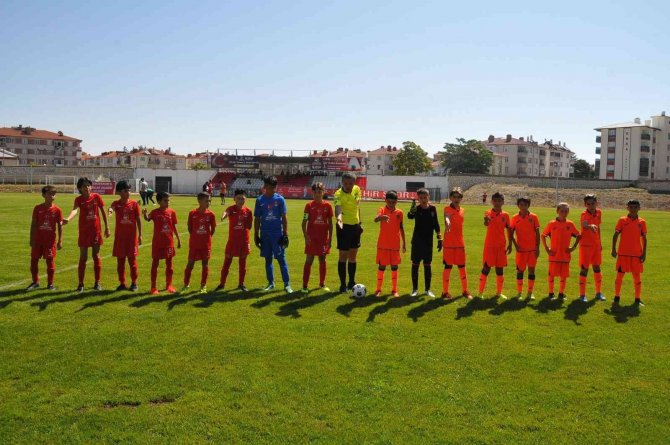 Akşehir Onur Günü U12 Futbol Turnuvası, Çekişmeli Maçlara Sahne Oluyor