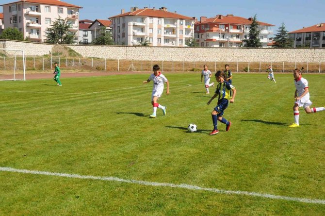 Akşehir Onur Günü U12 Futbol Turnuvası, Çekişmeli Maçlara Sahne Oluyor