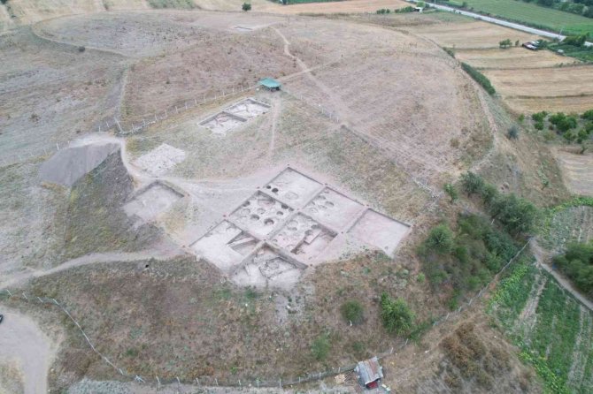 Tavşanlı Höyük’te Kazılar 4 Bin 200 Yıl Öncesine Işık Tutuyor