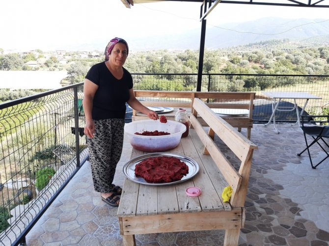 Sarıgöl’de Kışlık Yiyecek Hazırlığı Başladı