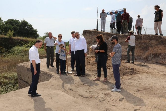 11 Bin Eser Çıkarılan İ̇kiztepe Höyüğü’nde Kazılar Devam Ediyor
