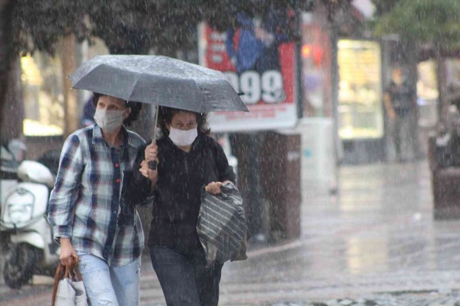 Sıcak Hava Yerini Yağışa Bırakıyor