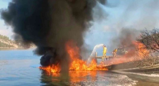 Marmaris’te Yanan Tekne Küle Döndü