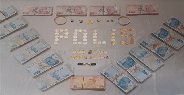 Evden Çaldıkları Altınları Kuyumcuda Bozduran Hırsızlar Yakayı Ele Verdi