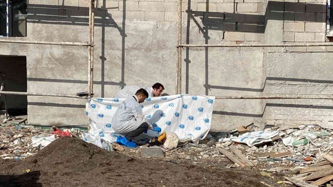 İ̇nşaattan Düşen İşçi Hayatını Kaybetti