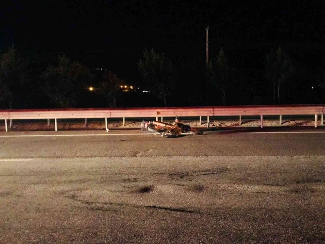 Kontrolden Çıkan Motosiklet Devrildi, Sürücü Hayatını Kaybetti