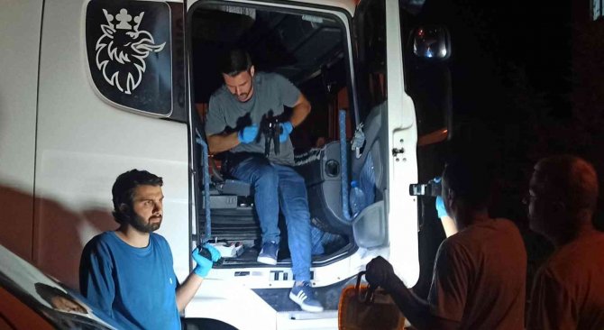 Park Halindeki Tırda Ruhsatsız Tabanca Ele Geçirildi