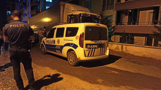 Park Halindeki Tırda Ruhsatsız Tabanca Ele Geçirildi