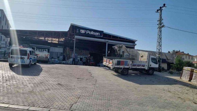 Sinop’ta Seyir Halindeki Araçtan İş Yeri Kurşunladı: O Anlar Kamerada