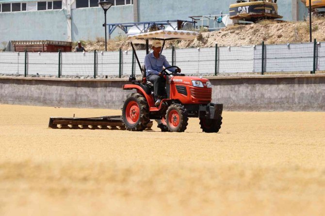 Geleneksel Yöntemle Üretip Dört Bir Yana Pazarlıyorlar