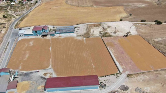 Geleneksel Yöntemle Üretip Dört Bir Yana Pazarlıyorlar