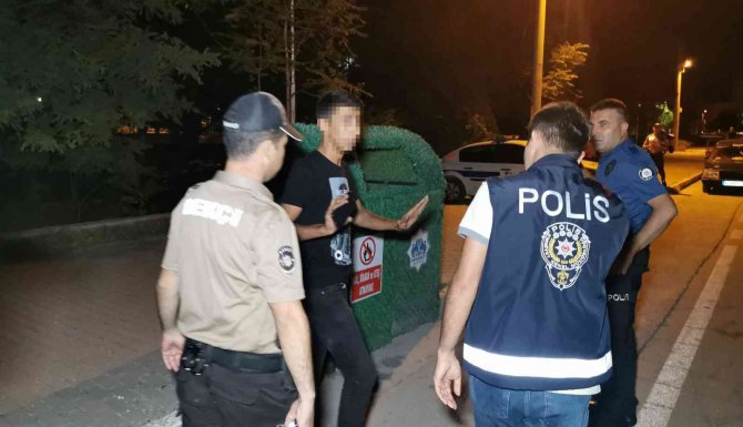 “Bunların Kaşıntıları Var” Deyip Devletin Polisini Dövdürmek İçin Adam Çağırdı