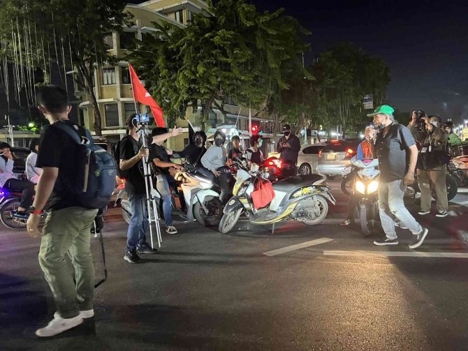 Tayland Başbakanı Görevi Bırakmadı, Ülkede Protestolar Başladı