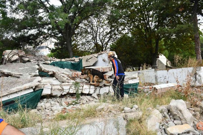 Tekirdağ’da Köpekli Arama Kurtarma Tatbikatı