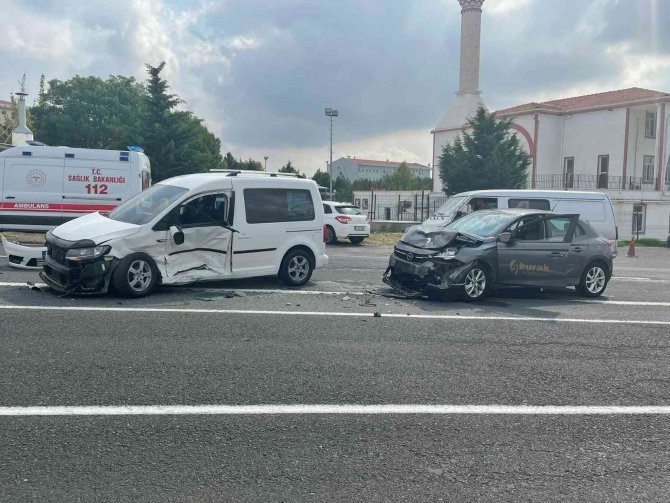 Süleymanpaşa-muratlı Yolunda Kaza: 3 Yaralı