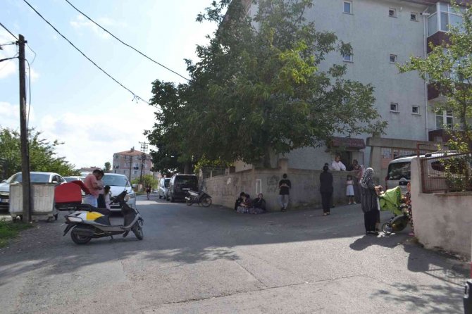 Otomobille Çarpışan Motosikletli Kurye Yaralandı