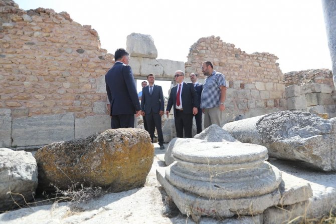 Vali Hatipoğlu Antik Kentini Ziyaret Etti