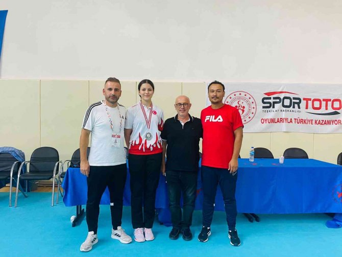 Livanur’dan Gümüş Madalya