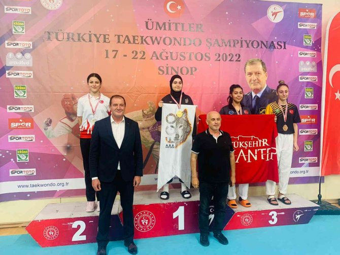 Livanur’dan Gümüş Madalya