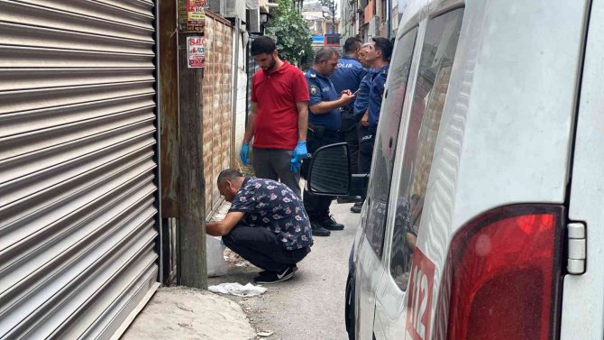 Kullanılmayan Evin Bahçesinde Başından Vurulmuş Olarak Bulundu