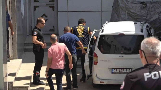 Sokak Ortasında Bıçaklanan Yaşlı Adam Hayatını Kaybetti