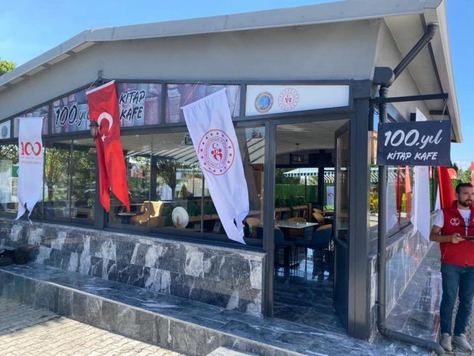 Altıntaş’a Kitap Kafe