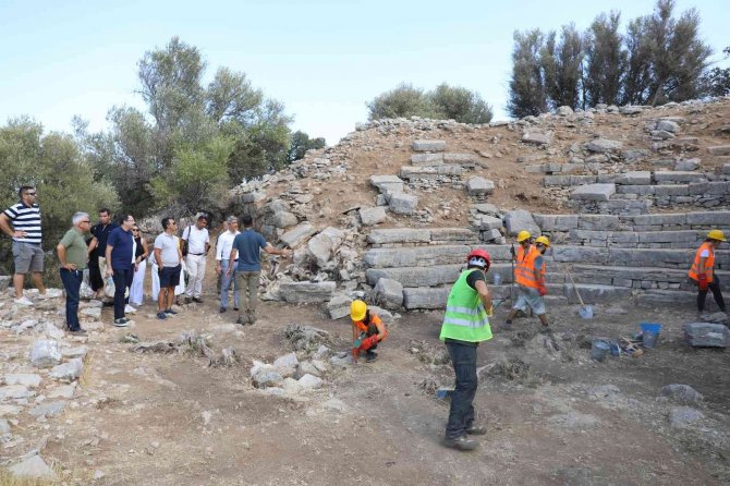 Amos Antik Kenti’nde Tiyatro Gün Yüzüne Çıkarılıyor