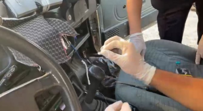 Otomobil Izgarasındaki Uyuşturucu Jandarmanın Gözünden Kaçmadı