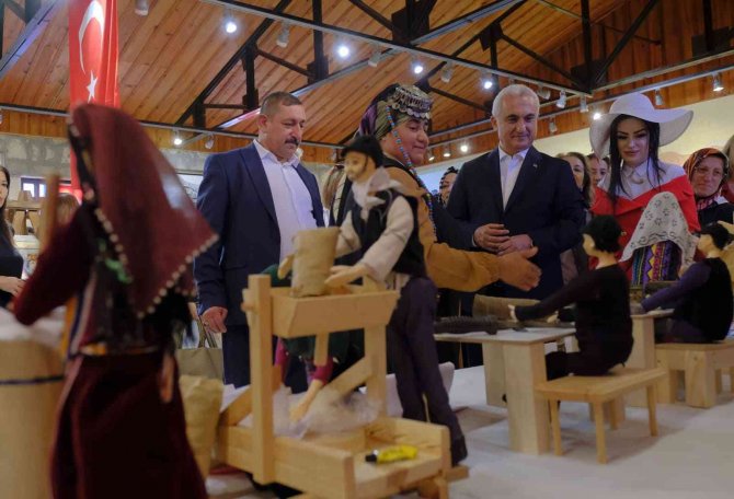 500’ün Üzerinde Eserin Yer Aldığı Sergiye Yoğun İlgi