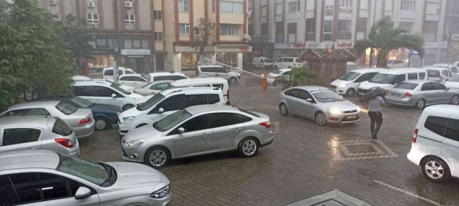 Sağanak Yağış Nedeniyle İ̇zmir-çanakkale Karayolunda Su Baskınları Yaşandı