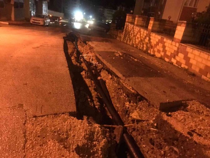 Bilecik’te Sağanak Yağışta Araçlar Yolda Kaldı, Ev Ve Dükkânları Su Bastı
