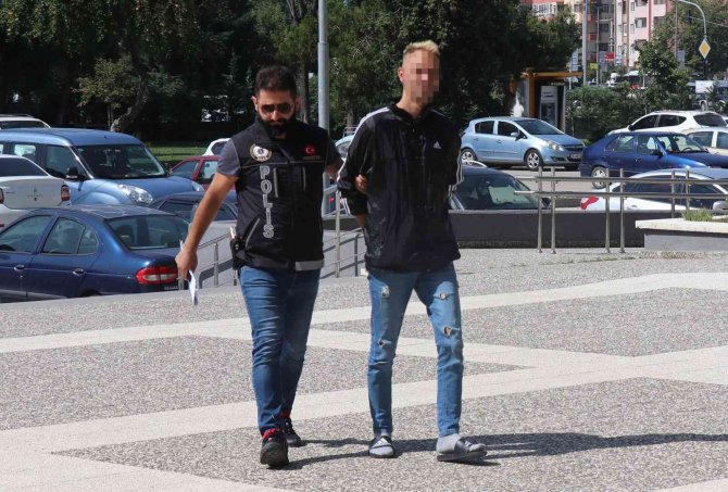 Bolu’da Yolcu Otobüsüne Uyuşturucu Operasyonu: 1 Gözaltı