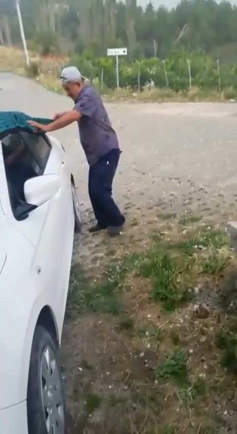 Bursa’da Ceviz Büyüklüğünde Dolu Yağdı