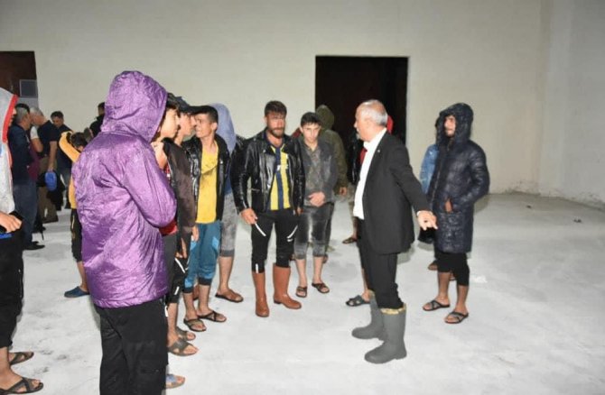 Mevsimlik İşçilerin Çadırlarını Su Bastı: 270 İşçi Ve 30 Çocuk Tahliye Edildi