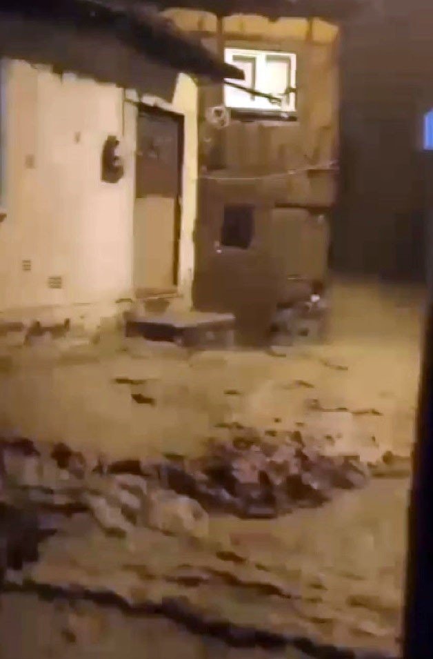 İ̇znik’te Sağanak Yağış Sele Neden Oldu