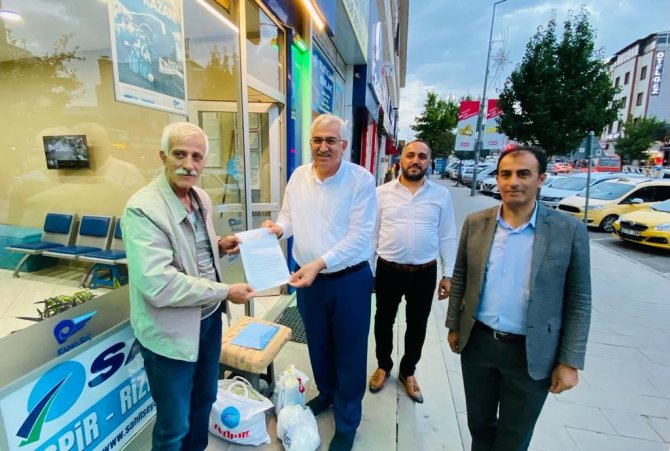 Öz: “İ̇lk Günkü Aşkla Hizmet Ediyoruz”