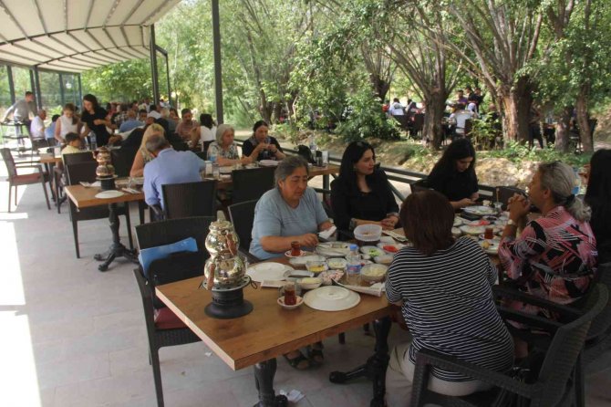 Chp Kadın Kolları Genel Başkanı Nazlıaka Erzincanlılarla Buluştu