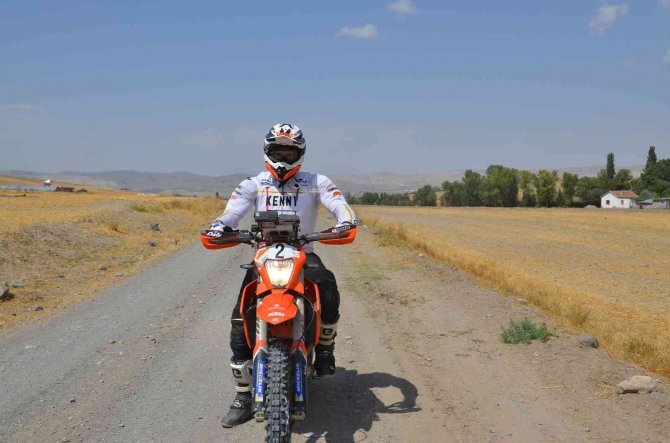 Kilometrelerce Yol Kat Ederek Sivas’tan Geçtiler